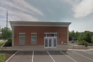Alert Teller Thwarts Woman Accused Of Using Fake ID At Chase Bank In Darien