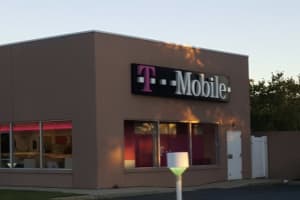 Long Island T-Mobile Store Robbed Of Apple Watches, Phones, Police Say