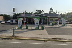 Suspect On Loose After Armed Robbery At North Merrick Gas Station