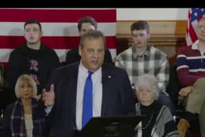 'Get Smoked:' Christie Caught On Hot Mic Before Announcing Prez Race Drop, Reports Say