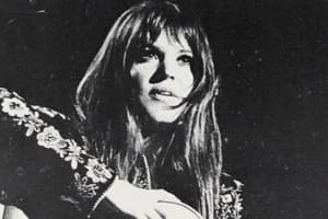 Melanie, Folk Singer, Woodstock Performer, Dies At 76