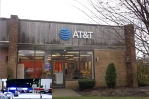 Burglar Makes Off With Cash From Riverhead AT&T Store