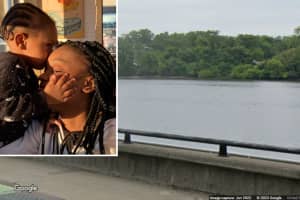 Mom Tries Driving Into Hudson River With 2-Year-Old On Lap, Police Say