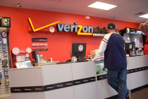 LAWSUIT: Madison Verizon Worker Says Colleagues Left Noose Of Wires Over Her Desk
