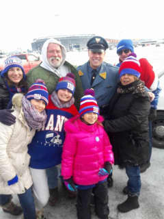 State Trooper Warms Hearts Of Family Waiting In Cold At MetLife Stadium