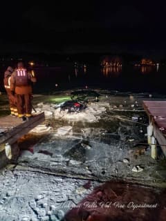 Car Crashes Into Lake In Hudson Valley