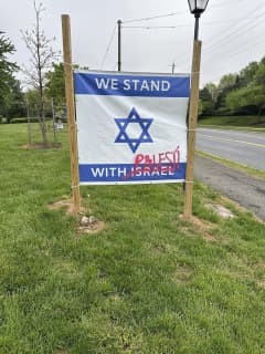 'We Stand With Israel' Banner In Front Of Rockville Synagogue Vandalized