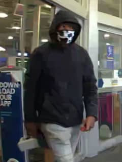 Police Asking For Help Identifying Suspect In CT Best Buy Robbery