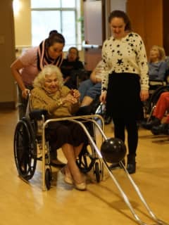 Teaneck Students Aid Rockleigh Seniors