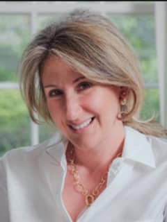 New Rochelle Blogger Plans 'Mom To Mom' Talk With Jane Green In Eastchester