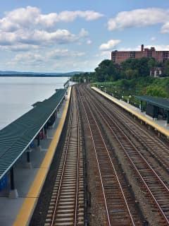 Man Jumps Into Hudson River After Trespassing On Train Tracks, MTA Says