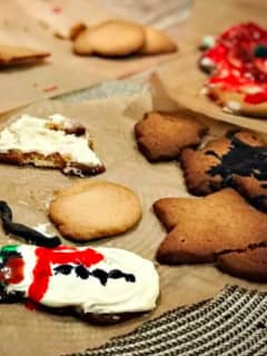 Bedford's Blake Lively Instagrams How The (Xmas) Cookie Crumbles