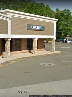 Suspect At Large After Robbery At Long Island Chase Bank