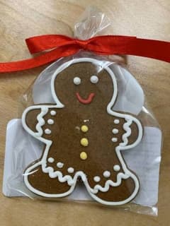 Amazon Orders Gingerbread Cookies From Local Small Business For Holiday Season