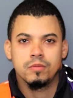 Police: FedEx Imposter Stole Cellphones From NJ Porches To Ship To DR