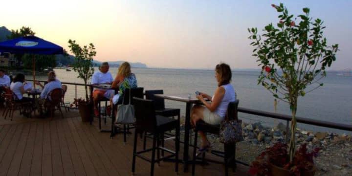 The patio at Pier 701 in Piermont.