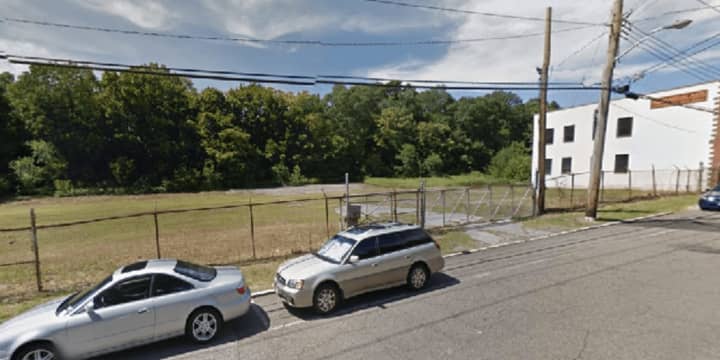 The site of a proposed hotel and restaurant at 09-125 Marbledale Road in Tuckahoe. The project received 3-2 approval from the Tuckahoe Planning Board.