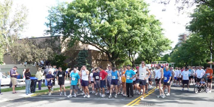 Competitors at the start of last year&#x27;s Tuckahoe Road Race.
