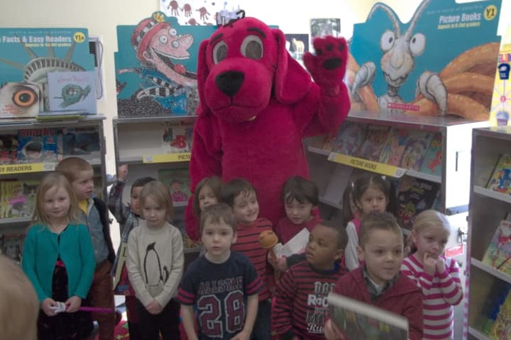 Meet Clifford The Dog At Country Children's Center Book Fair In Katonah