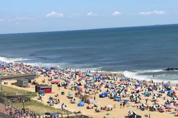 Overcrowding Temporarily Closes Popular NJ Beach