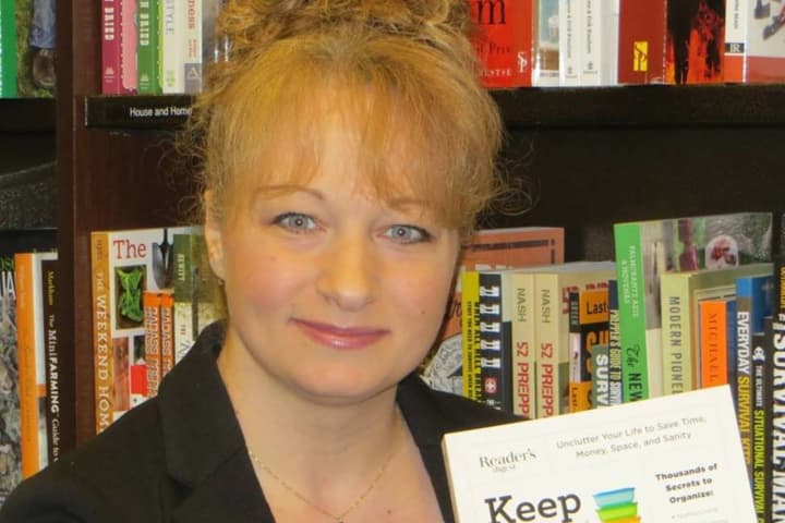 'Keep This, Toss That' Author Returns To Bogota Library