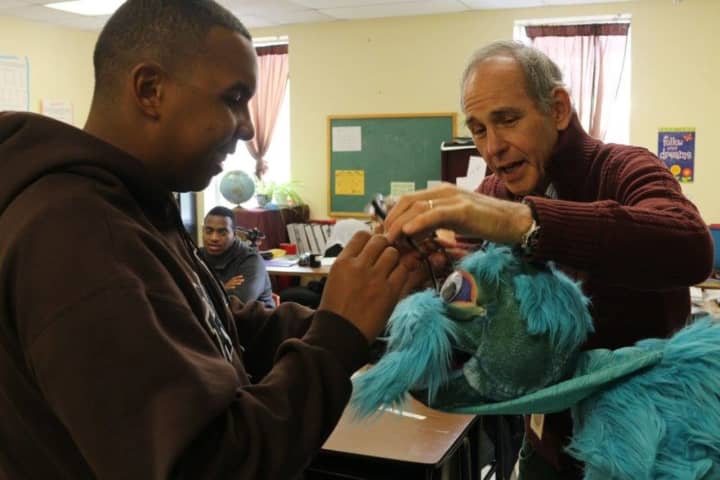 Passaic Classrooms Become Stage For Pushcart Teaching Artists