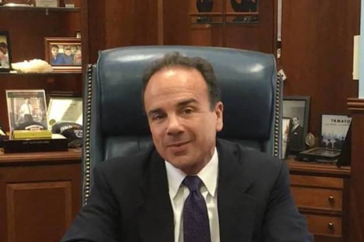 Ganim Qualifies For Dem's Primary Challenge To Lamont, Who Welcomes Debates