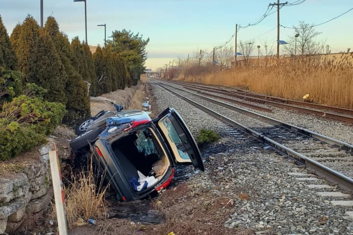 HEROES: Police Rescue Victims After SUV Rolls Off Route 17 Onto Railroad Bed