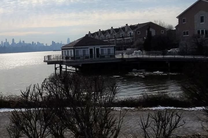 Edgewater Police Officer Pulls Suicidal Man From Hudson River