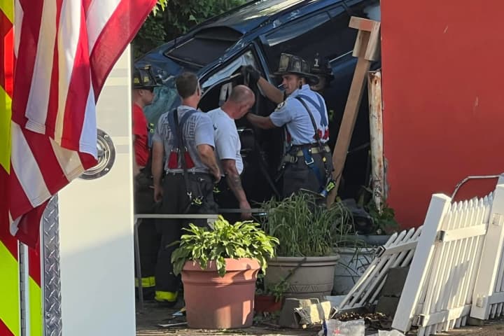 New Haven Driver Dies After Crashing Into Side Of Restaurant, Police Say