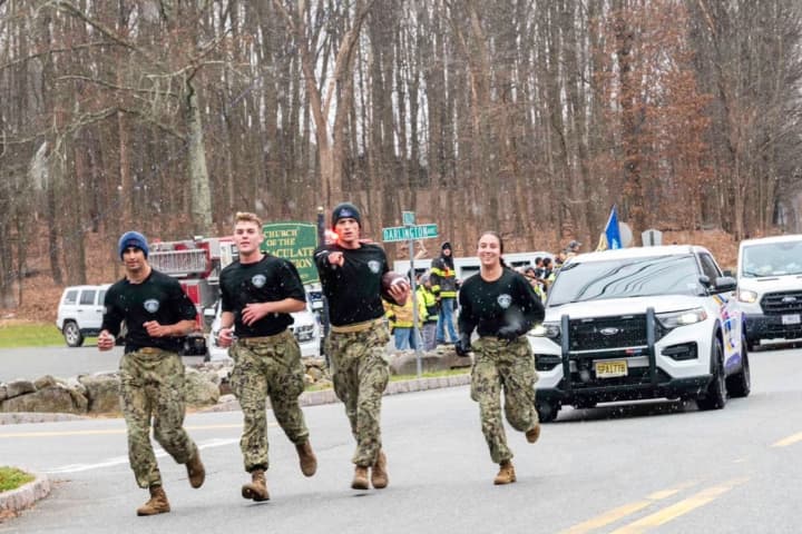 Naval Academy Runs Football Through NJ On 463-Mile Trek To Army-Navy Game In New England