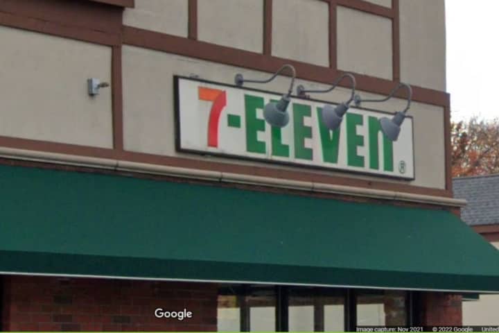 Police Search For Suspect In Robbery Of Bellerose Terrace 7-Eleven