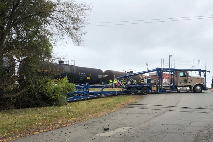 Tractor-Trailer Hit by CSX Train In West Nyack, Police Say