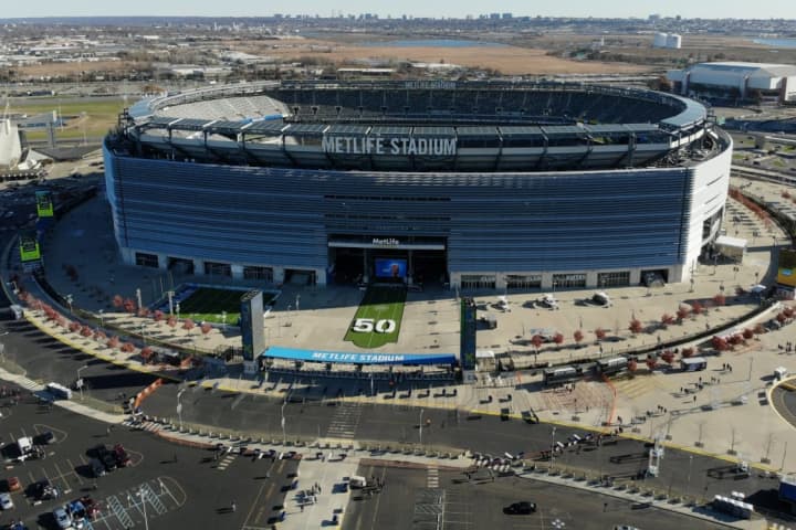 Assailant Hits Woman In Head With Can At MetLife College Football Game