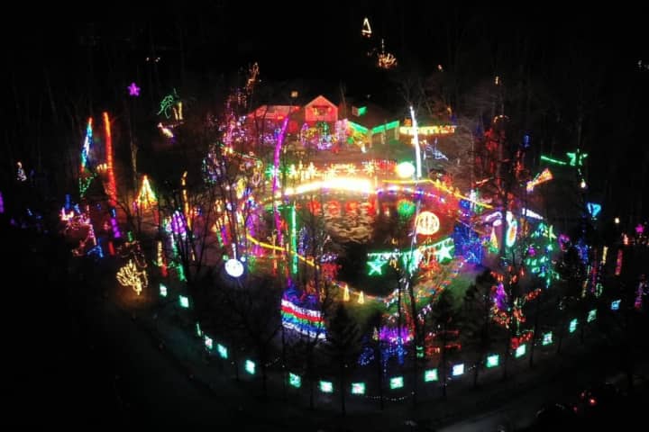 Hudson Valley Home Has Guinness World Record-Setting Christmas Display Of Over 600K Lights