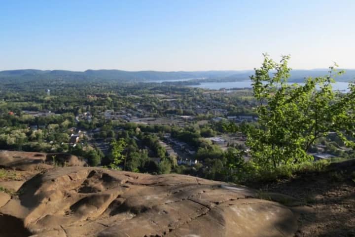 Hiker Suffers Head Trauma After Falling Off Cliff At High Tor State Park
