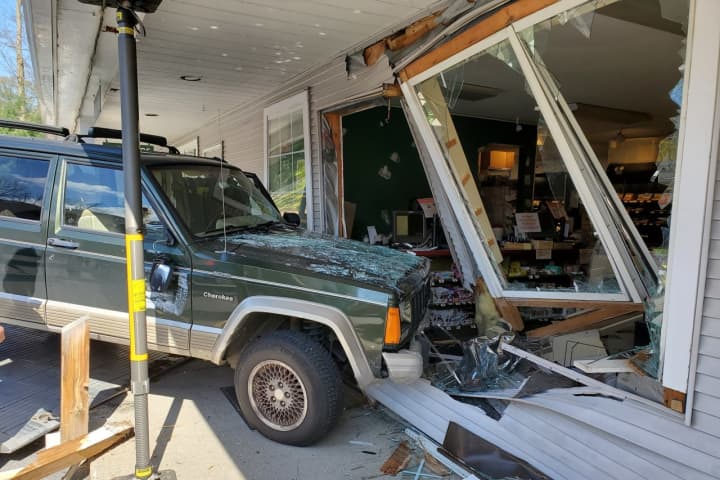 Photos: Jeep Crashes Into Popular Food Store In Rhinebeck