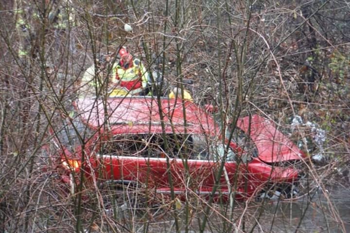 Jeep Crashes Through Guardrail In Mahwah, Lands In Creek