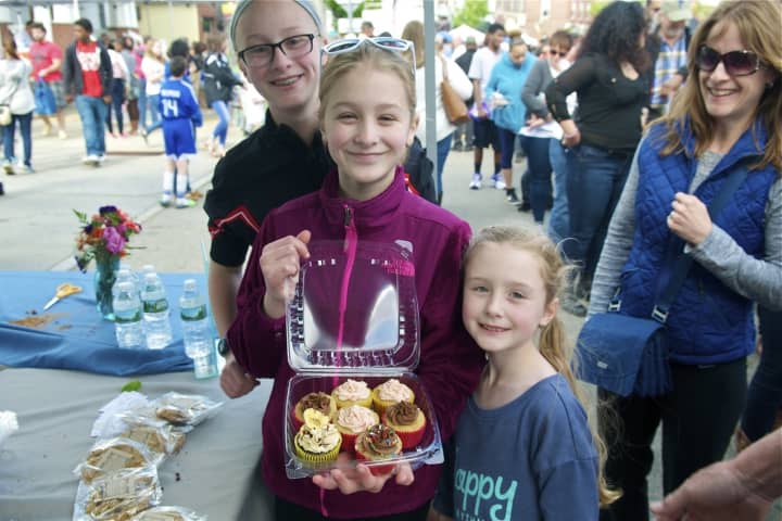 K104 Cupcake Festival Leaves Fishkill, Eases On Down Road - To Beacon