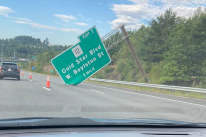 Fallen Highway Sign Shuts Down Right Lane On I-190 South In Worcester