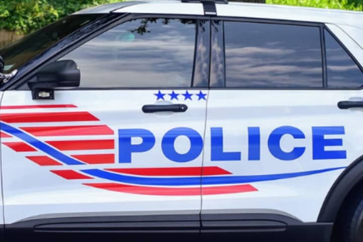 Officer Stabbed In The Face Attempting To Apprehend Wanted Woman In DC: Police