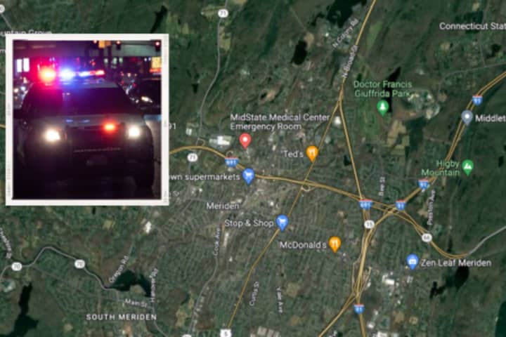 35-Year-Old From Waterbury Dies, Woman Ejected From Car In Rollover Meriden Crash: Police
