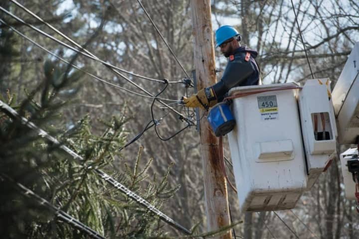 Strong Winds With Damaging Gusts Cause Thousands Of Power Outages In Hudson Valley