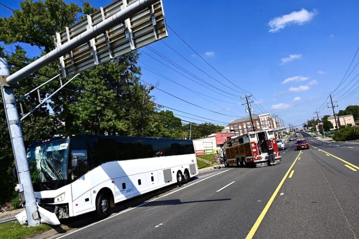 More Than Two Dozen Injured After University Of Maryland Bus Crashes Into Pole (UPDATED)