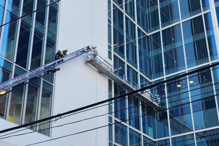 Window Washers Rescued From Stuck Scaffolding Outside Maryland Hotel (PHOTOS)