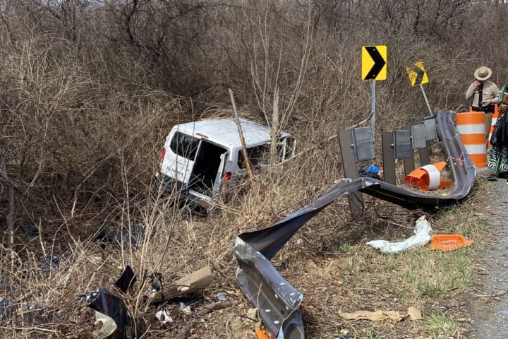 6 Injured In Crash Between Van Carrying Special Needs Patients, Box Truck On I-270 (DEVELOPING)