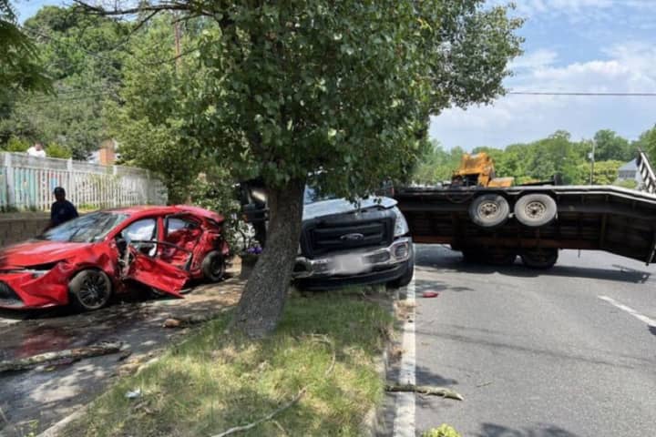 One Extricated After Multi-Vehicle Crash Involving Tractor-Trailer In Maryland