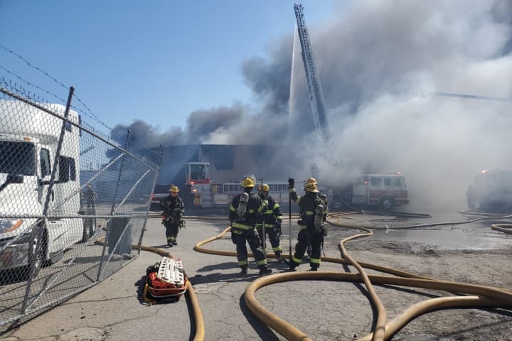 4-Alarm Fire Rips Through Philadelphia Warehouse