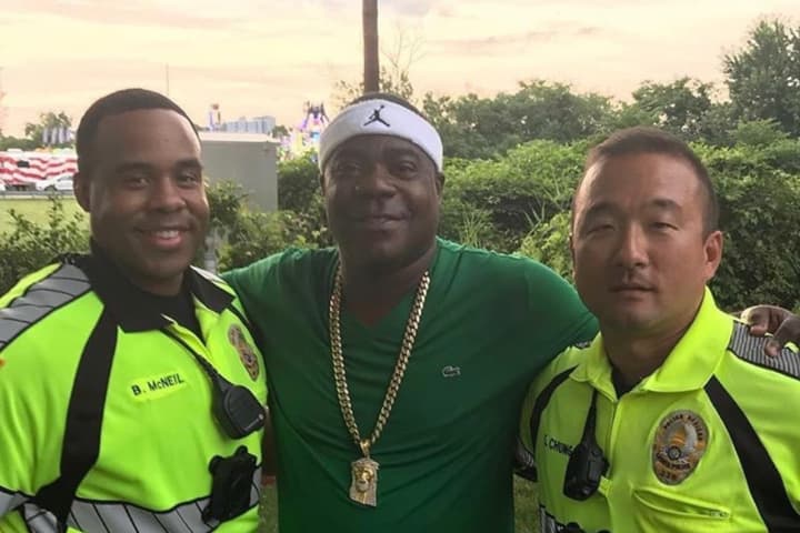 Tracy Morgan Thrills Police Officers At Bergen County Carnival