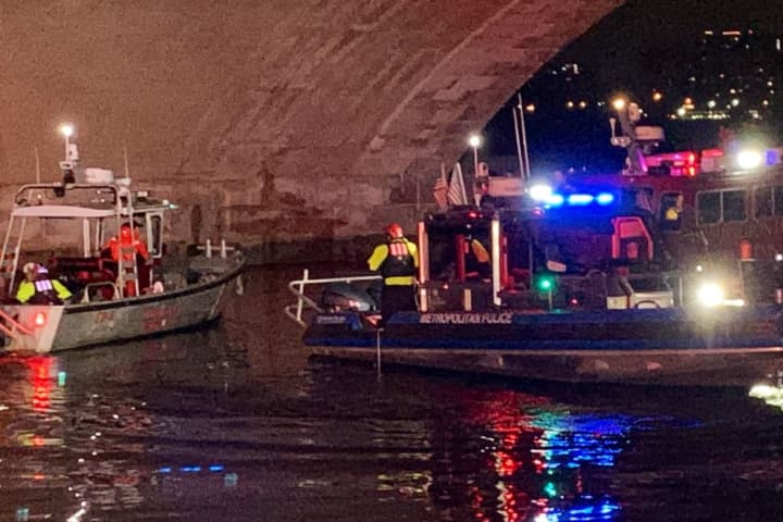 Divers Can't Save Man Who Crashed Car Into Potomac River Near Memorial Bridge (DEVELOPING)